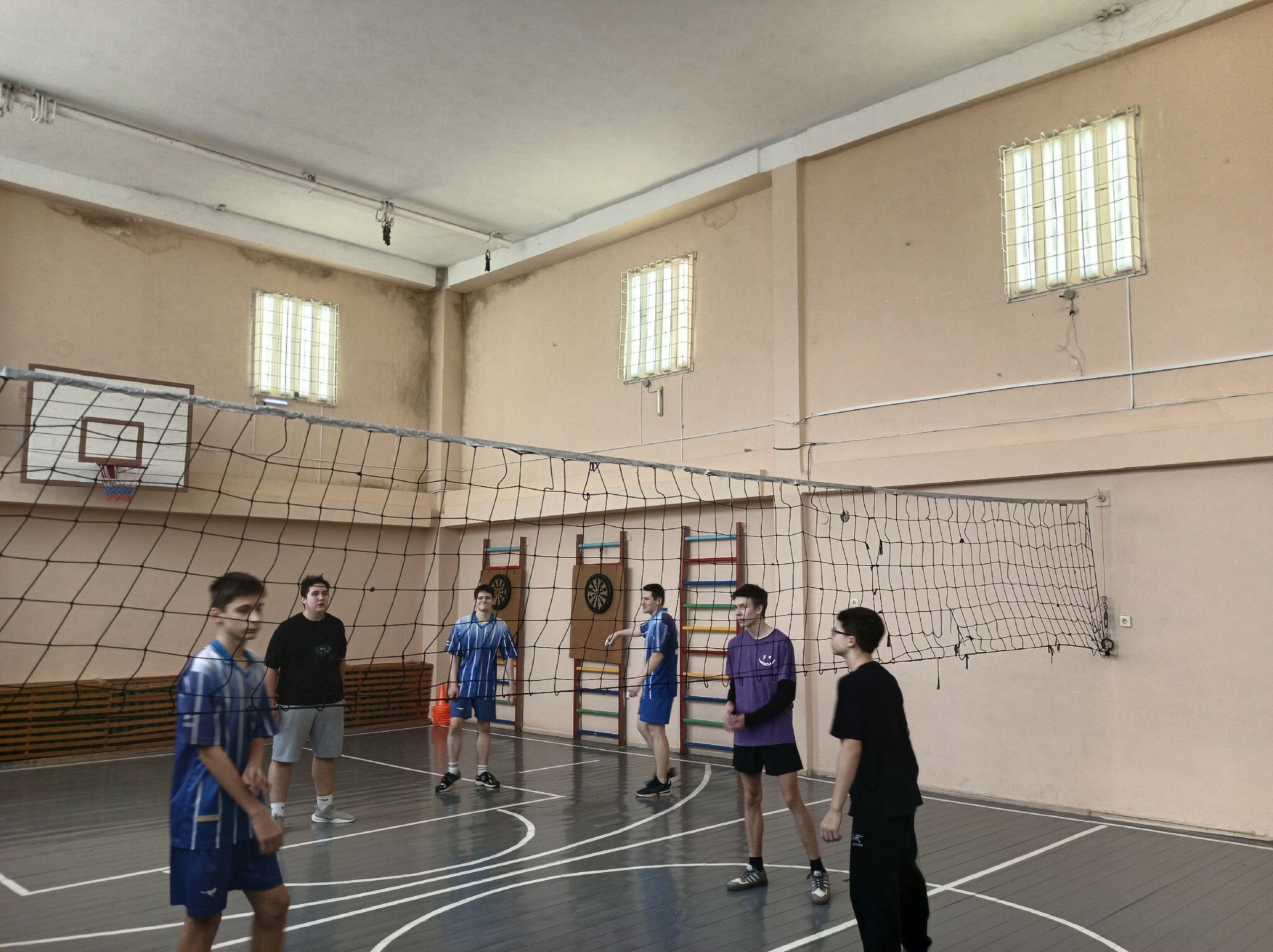 Товарищеская игра в волейбол.